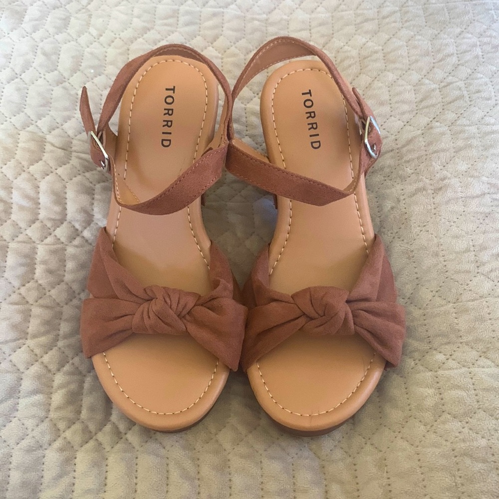 Torrid Brown Faux Suede & Wood Knot Platform Heel Size 8